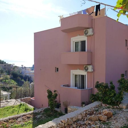 Pink Holiday Sarande Luaran gambar