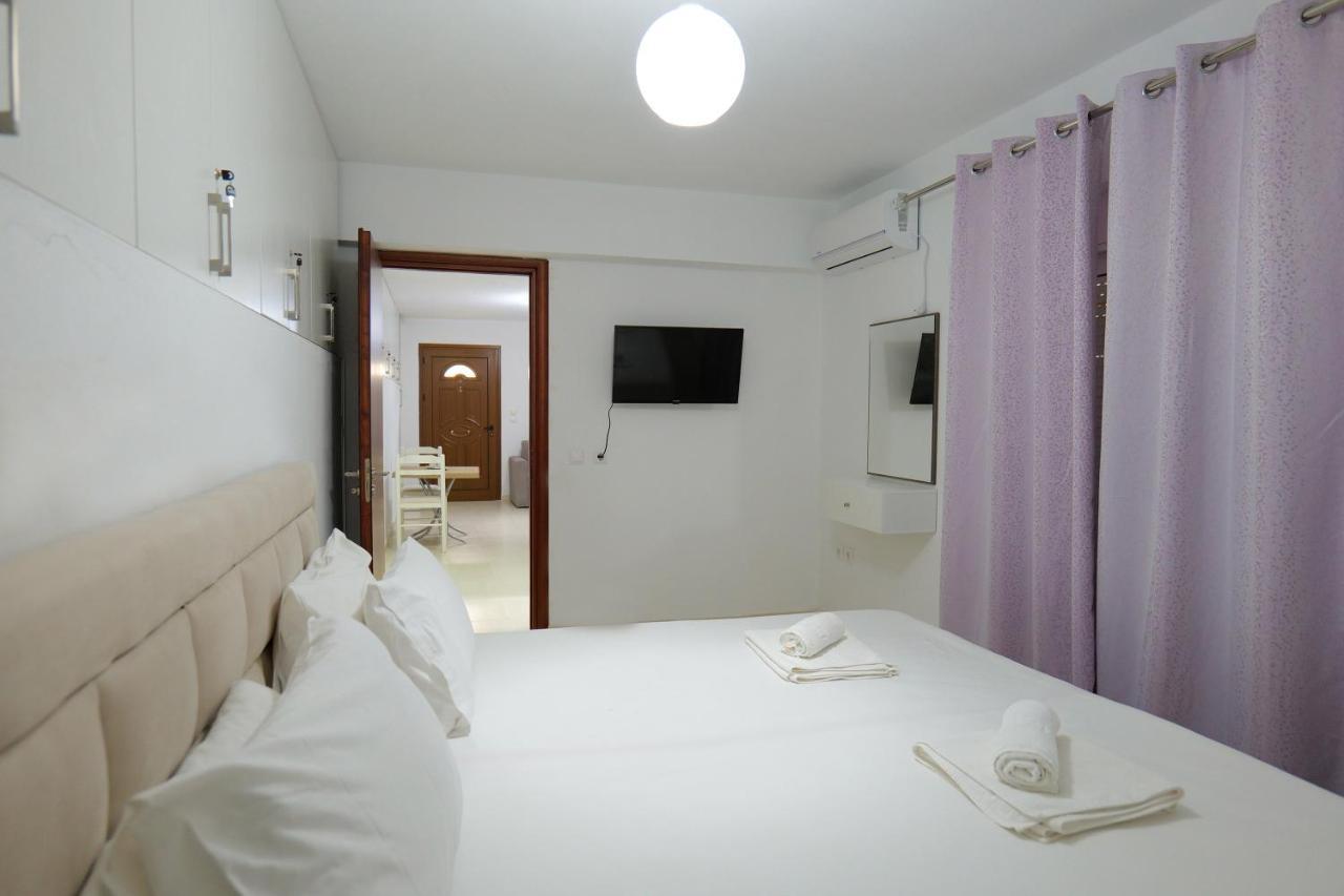 Pink Holiday Sarande Luaran gambar