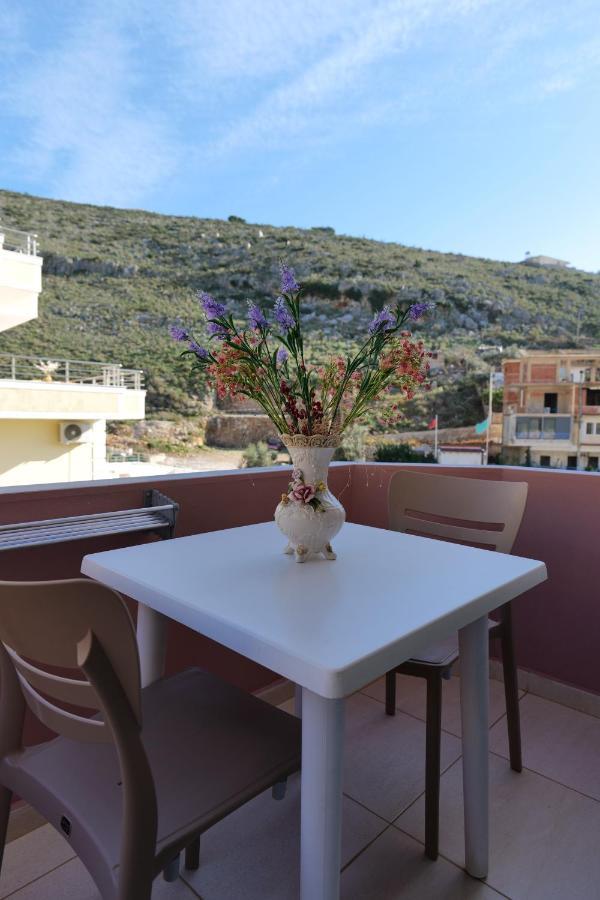 Pink Holiday Sarande Luaran gambar